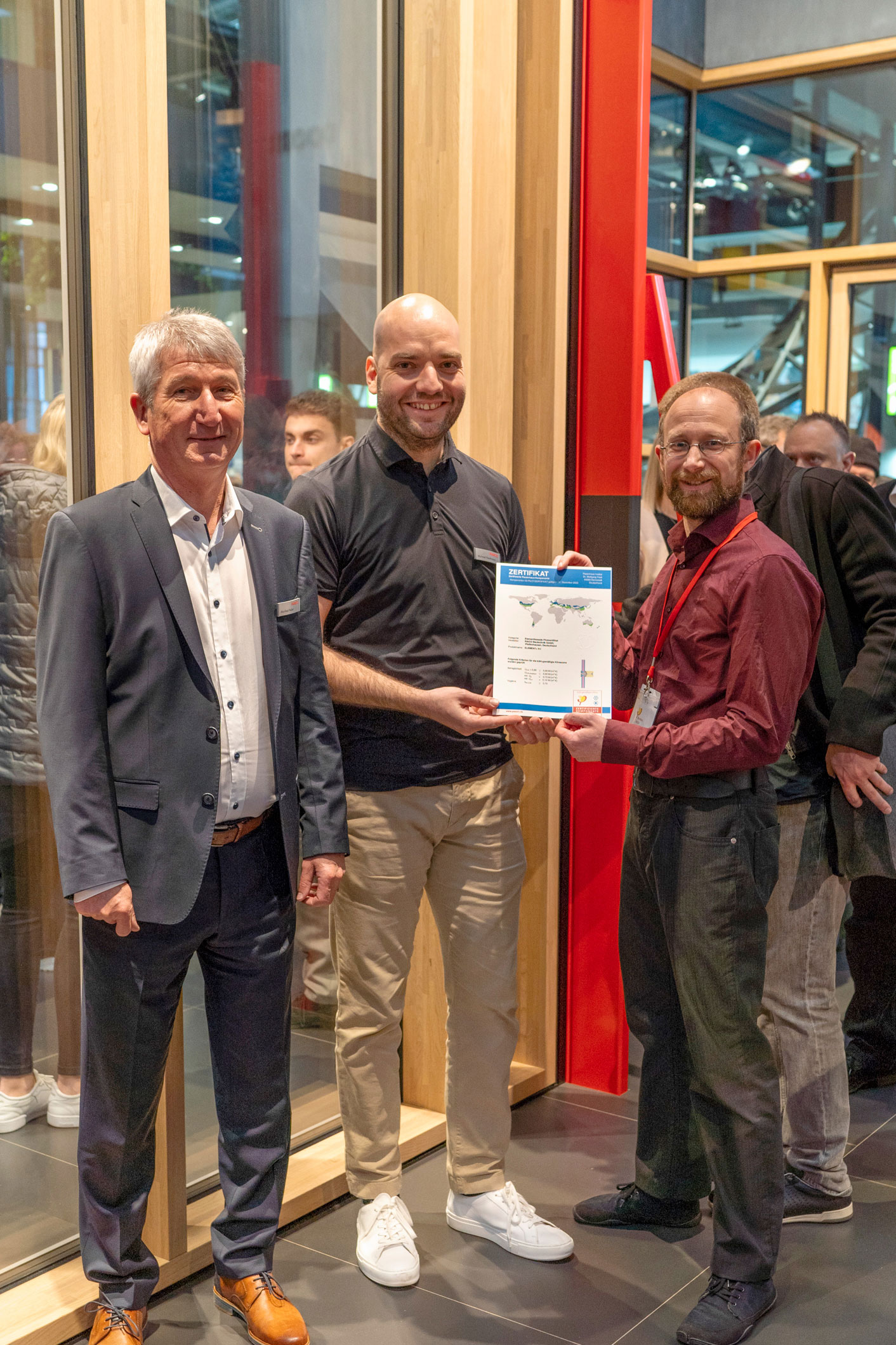 From left to right: Manfred Hebel (Managing Director RAICO), Michael Kaufmann (Head of Technology and Development RAICO), Prof. Dr.-Ing. Benjamin Krick (Passive House Institute Darmstadt)